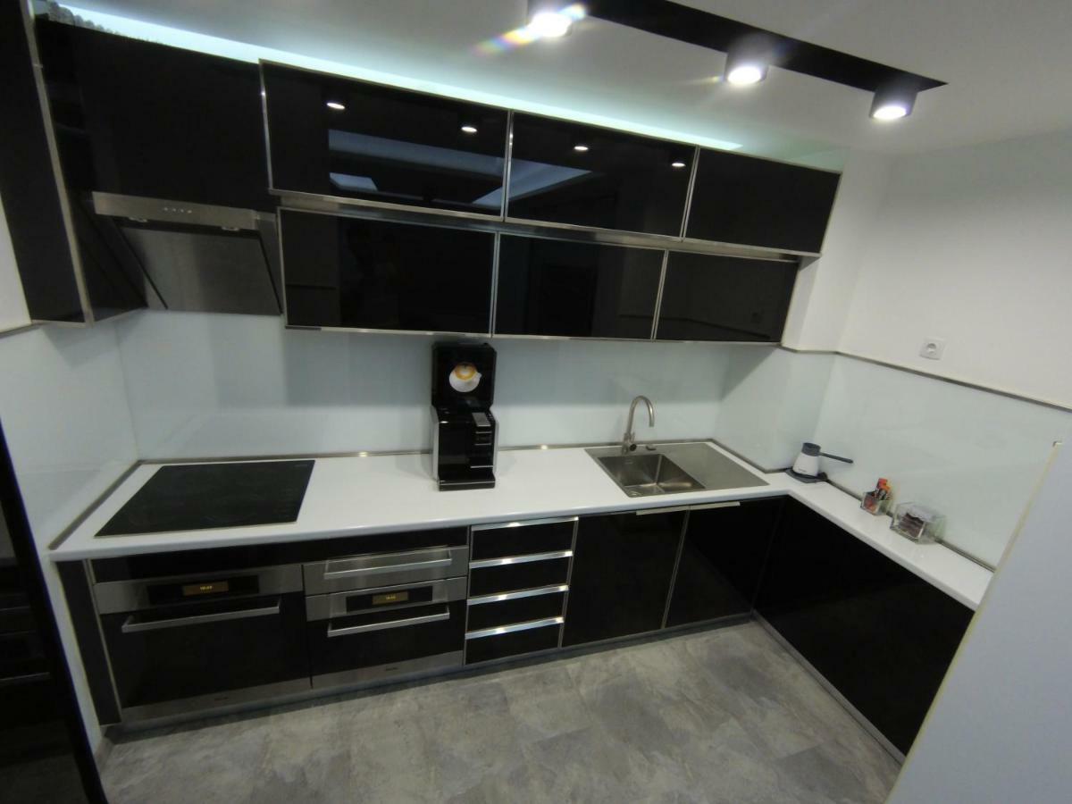 Grey Apartment Ni Exteriör bild